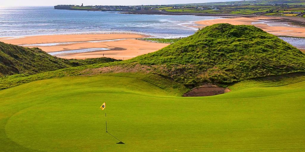 Golf course in Clare overlooking the ocean