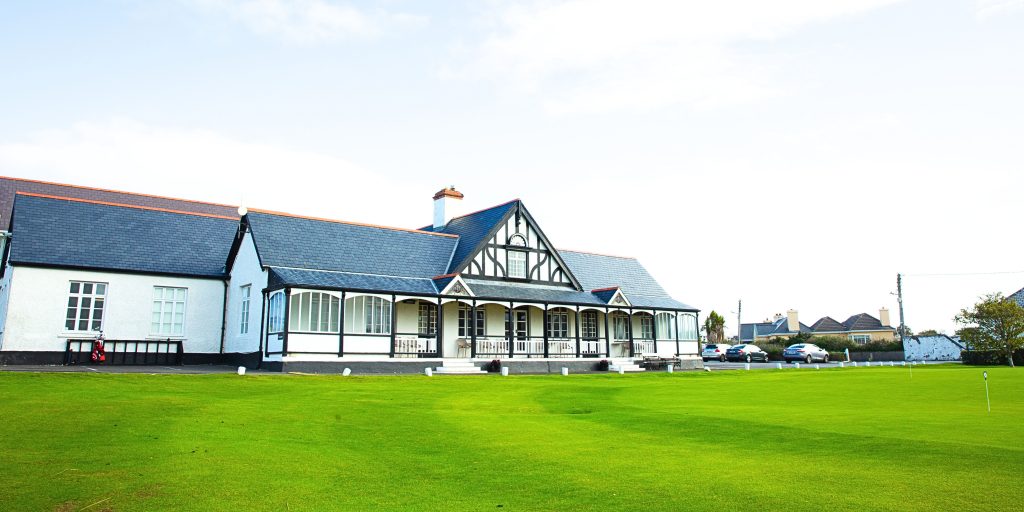 Clubhouse in Sligo links course