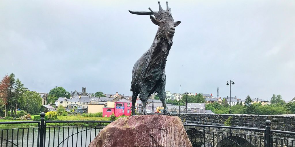 King puck statue