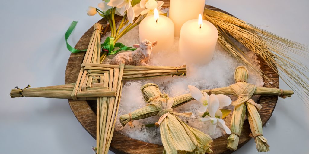 Cross, candles and a brideog